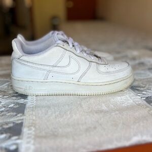 White Nike Air Force 1